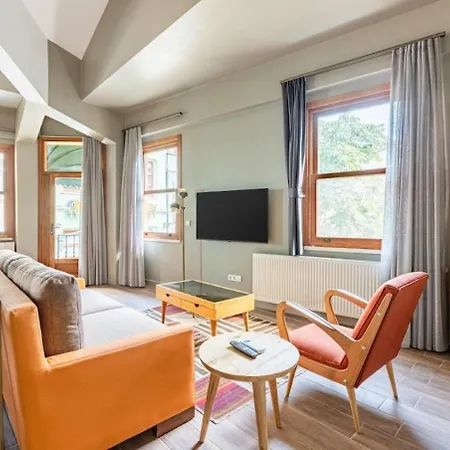 Beautiful Bright Cool Modern 1bd Balat Loft! #329 *