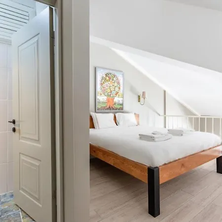 Beautiful Bright Cool Modern 1bd Balat Loft! #329 *