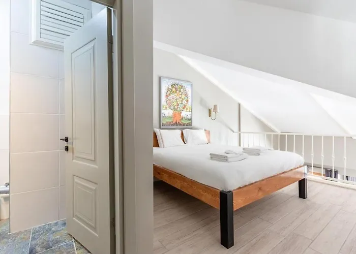 Beautiful Bright Cool Modern 1bd Balat Loft! #329 *