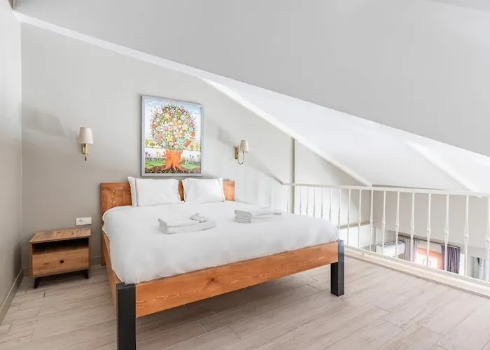 Beautiful Bright Cool Modern 1bd Balat Loft! #329 Apartmán