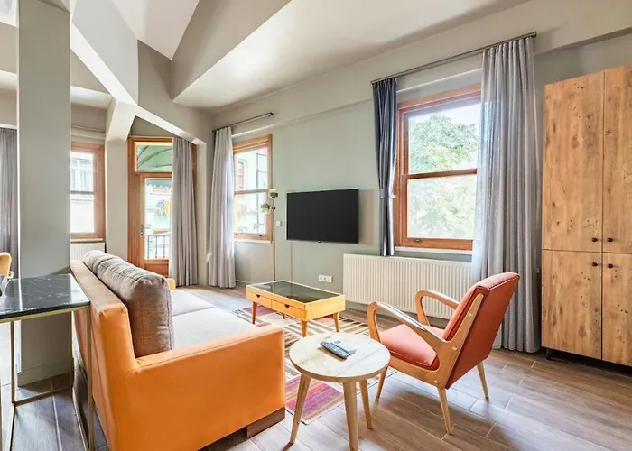 Beautiful Bright Cool Modern 1bd Balat Loft! #329 *