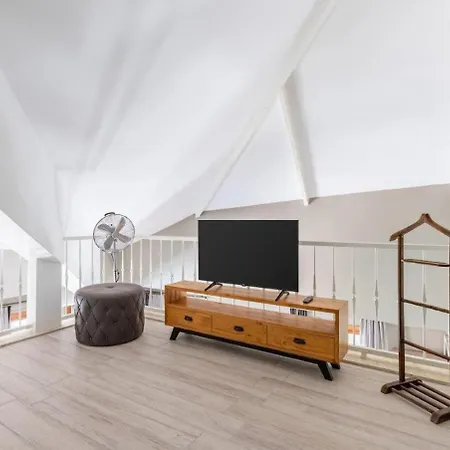 Beautiful Bright Cool Modern 1bd Balat Loft! #329 Apartman Isztambul